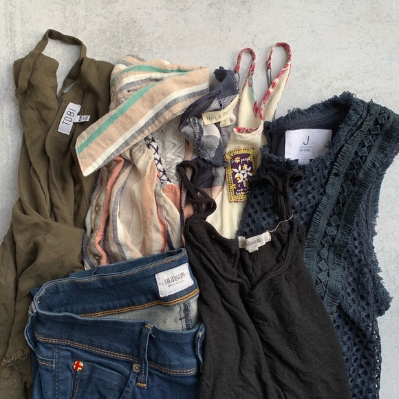 NOT SO MYSTERY BOX OF 7 - Picture 2 of 3